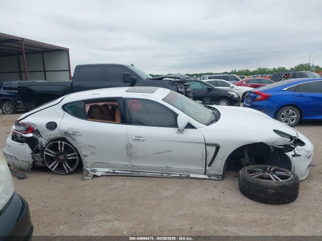 Porsche Panamera 4