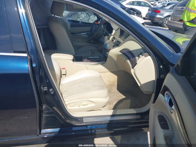 INFINITI Q70 3.7 Luxe