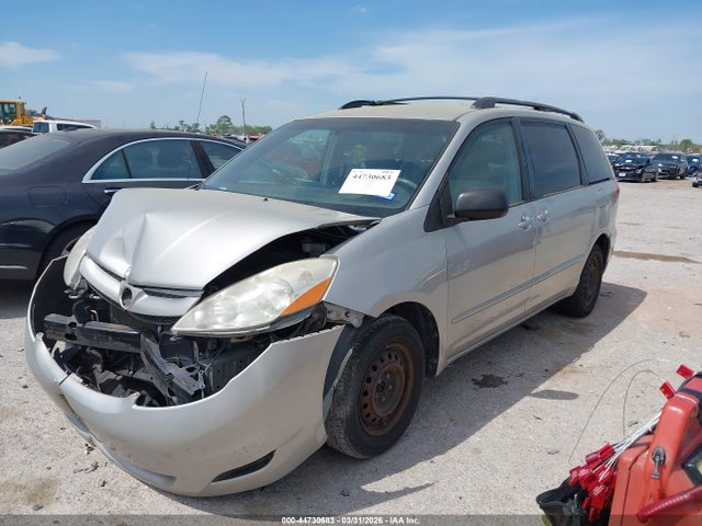 Toyota Sienna Le