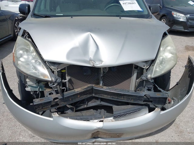 Toyota Sienna Le