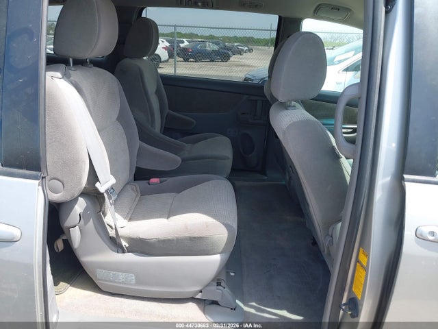 Toyota Sienna Le