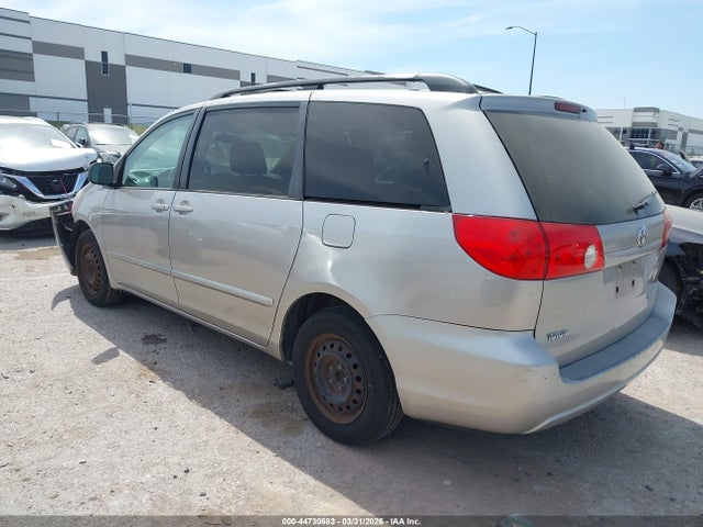 Toyota Sienna Le