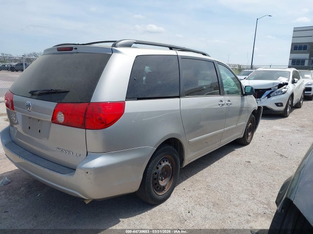 Toyota Sienna Le