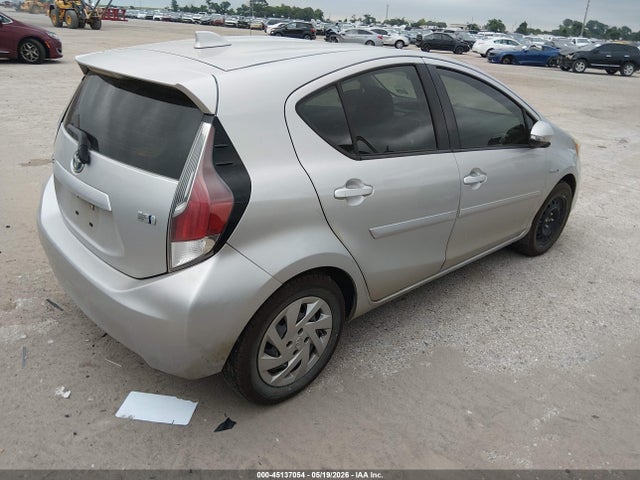 Toyota Prius c Three