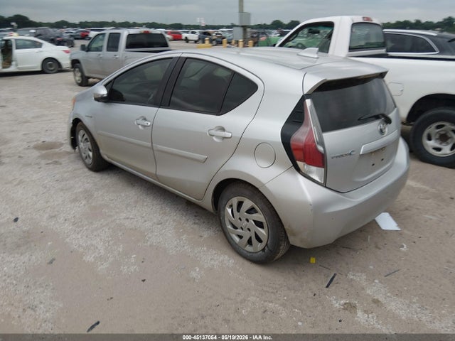 Toyota Prius c Three