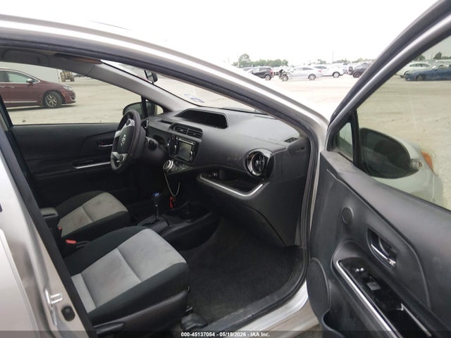 Toyota Prius c Three