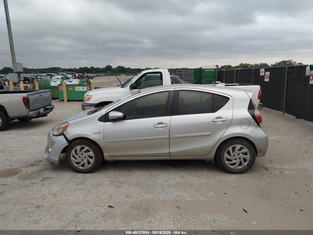 Toyota Prius c Three