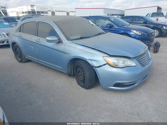 Salvage Chrysler 200 Image