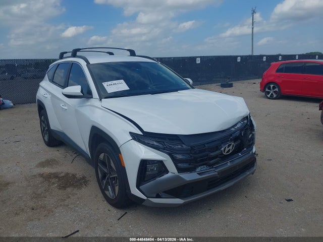 Salvage Hyundai TUCSON Image
