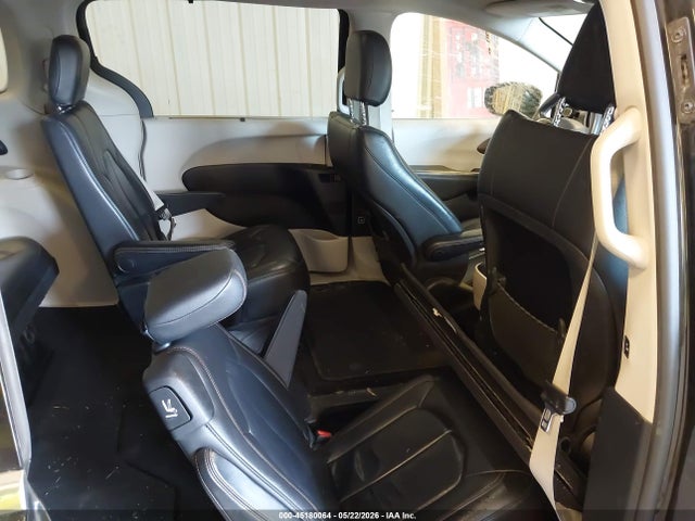 Chrysler Pacifica Touring-l