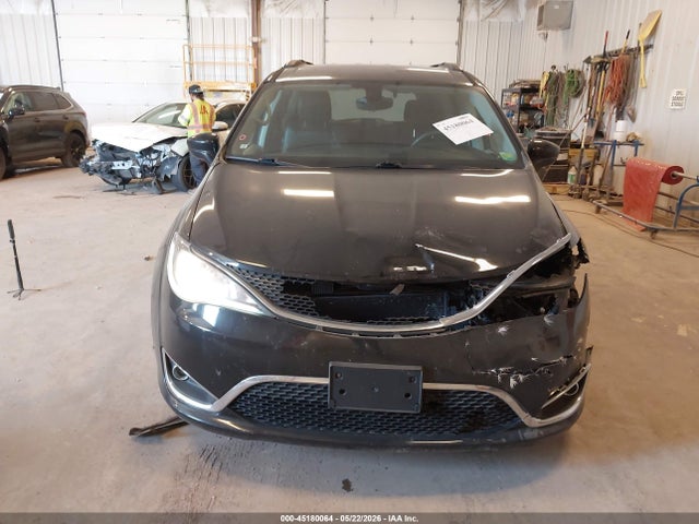 Chrysler Pacifica Touring-l