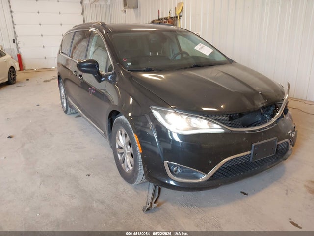 Salvage Chrysler Pacifica Image