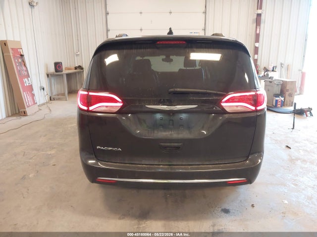 Chrysler Pacifica Touring-l