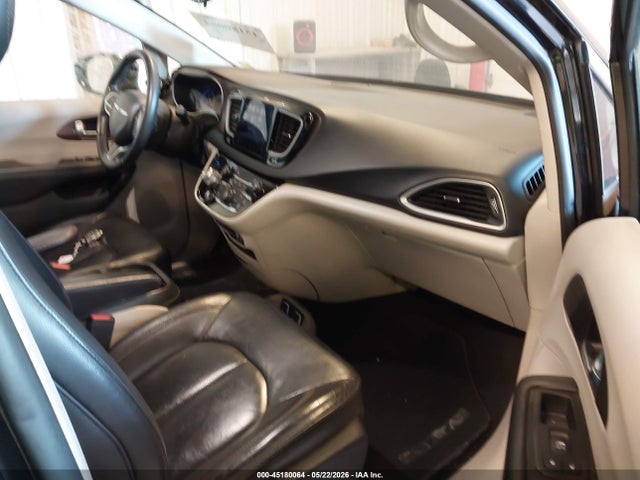 Chrysler Pacifica Touring-l