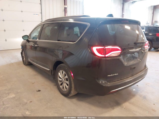 Chrysler Pacifica Touring-l