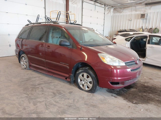 Salvage Toyota Sienna Image