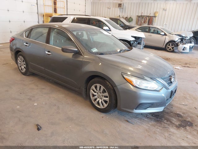 Salvage Nissan Altima Image
