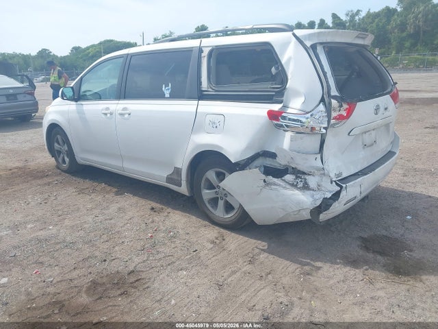 Toyota Sienna Le V6 8 Passenger
