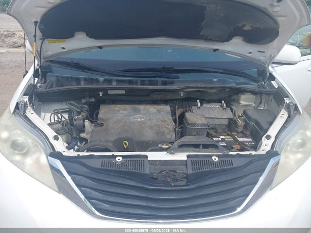 Toyota Sienna Le V6 8 Passenger