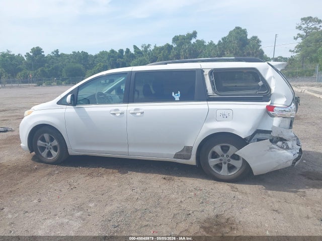 Toyota Sienna Le V6 8 Passenger