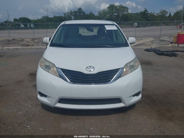 Toyota Sienna Le V6 8 Passenger