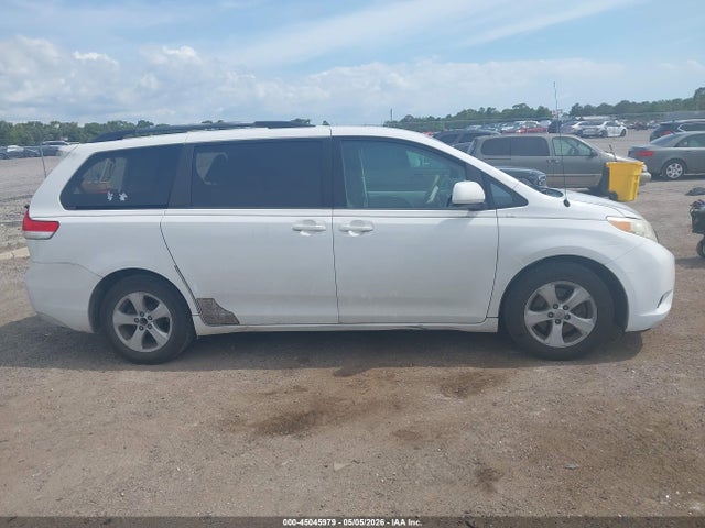 Toyota Sienna Le V6 8 Passenger