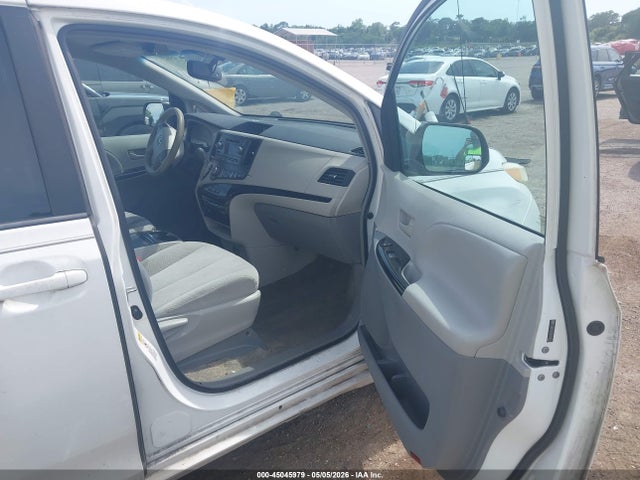 Toyota Sienna Le V6 8 Passenger