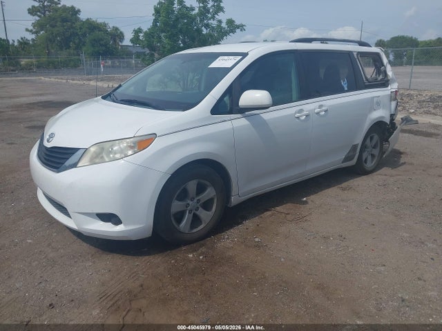 Toyota Sienna Le V6 8 Passenger