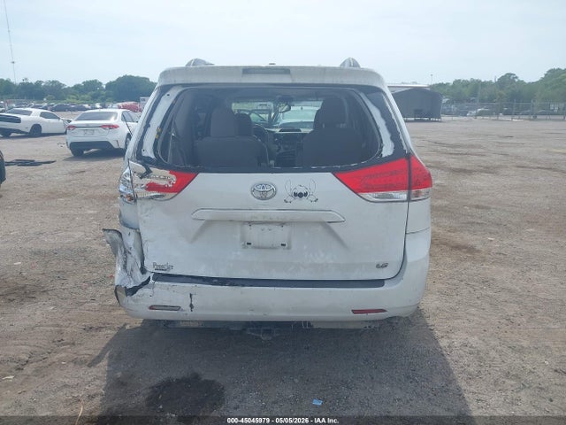 Toyota Sienna Le V6 8 Passenger