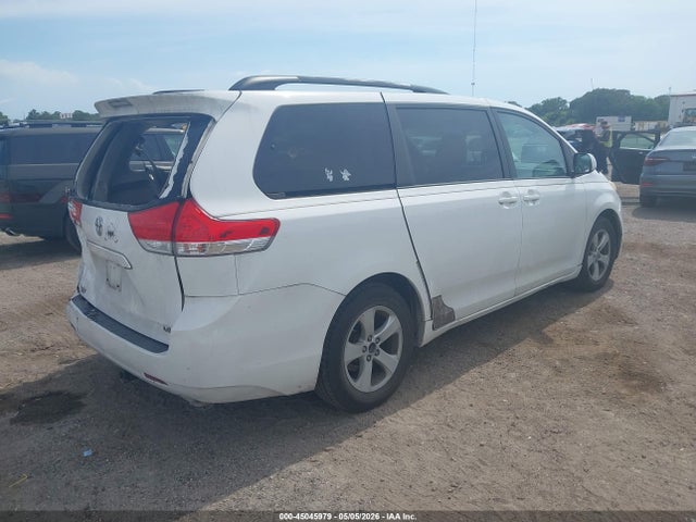 Toyota Sienna Le V6 8 Passenger