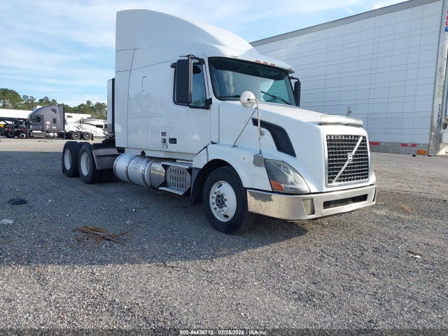 Salvage Volvo Vn Image
