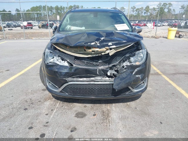 Chrysler Pacifica Limited
