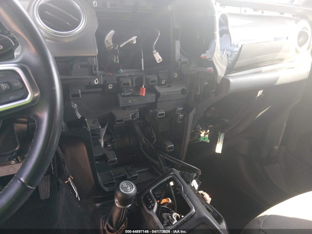 Jeep Wrangler Sahara 4x4
