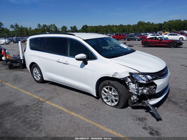 Salvage Chrysler Voyager Image