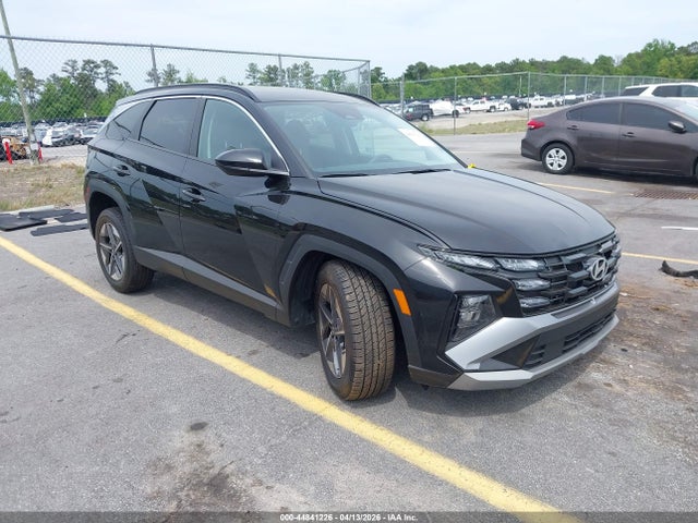 Salvage Hyundai TUCSON Image