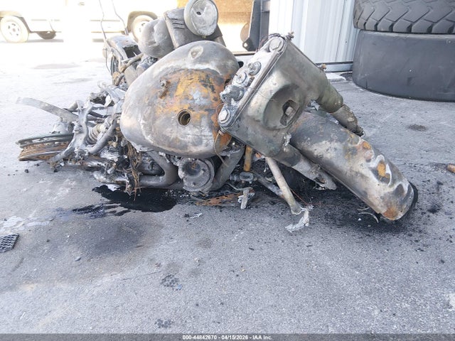 Salvage Harley-Davidson Flde Image