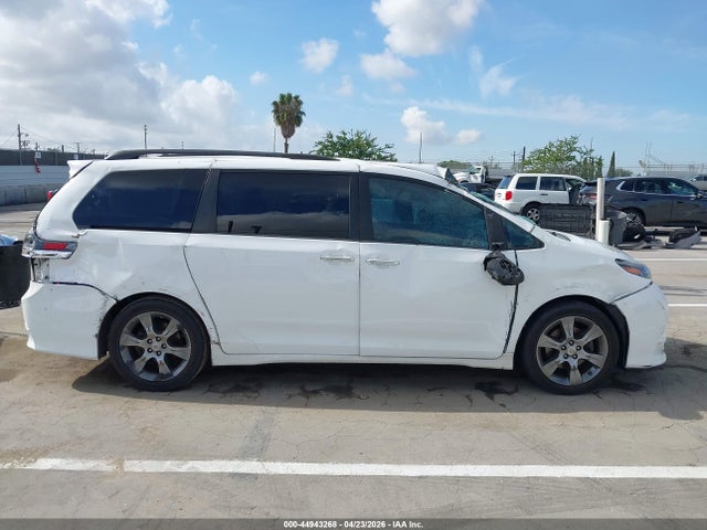 Toyota Sienna Se Premium 8 Passenger