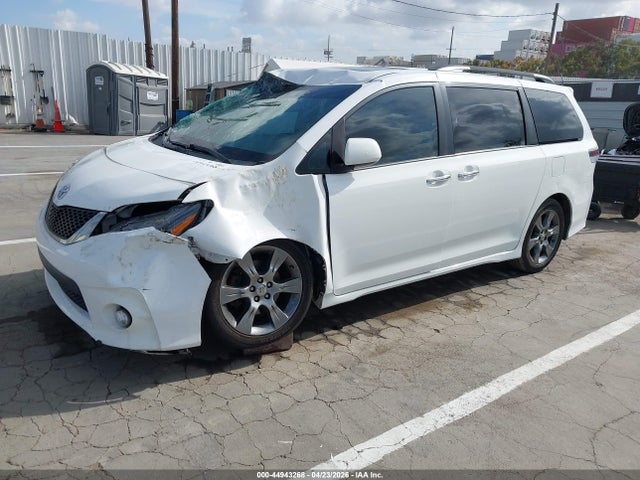 Toyota Sienna Se Premium 8 Passenger