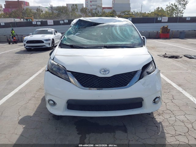 Toyota Sienna Se Premium 8 Passenger