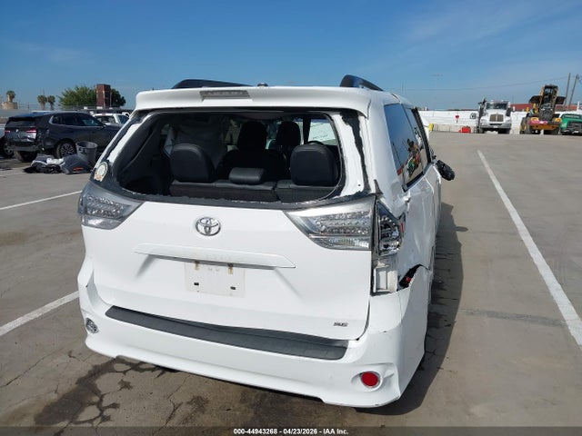 Toyota Sienna Se Premium 8 Passenger
