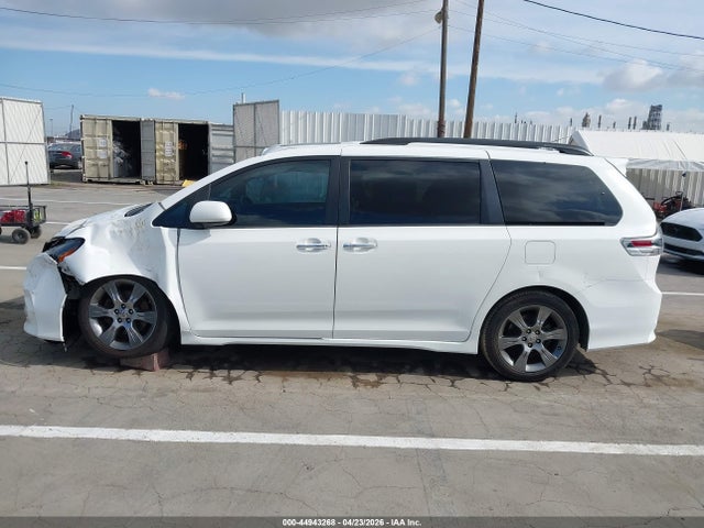 Toyota Sienna Se Premium 8 Passenger