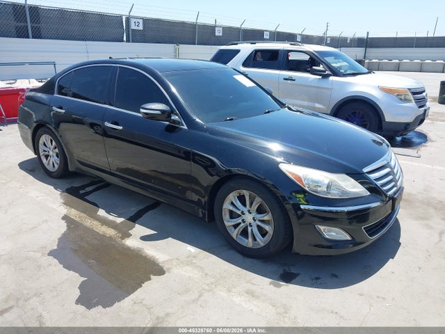 Salvage Hyundai Genesis Image