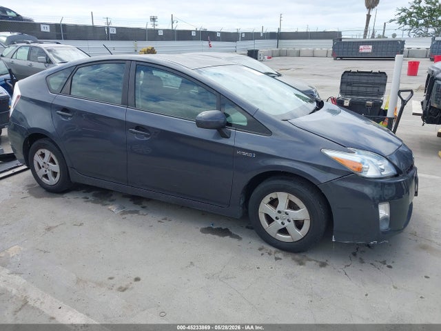 Salvage Toyota Prius Image