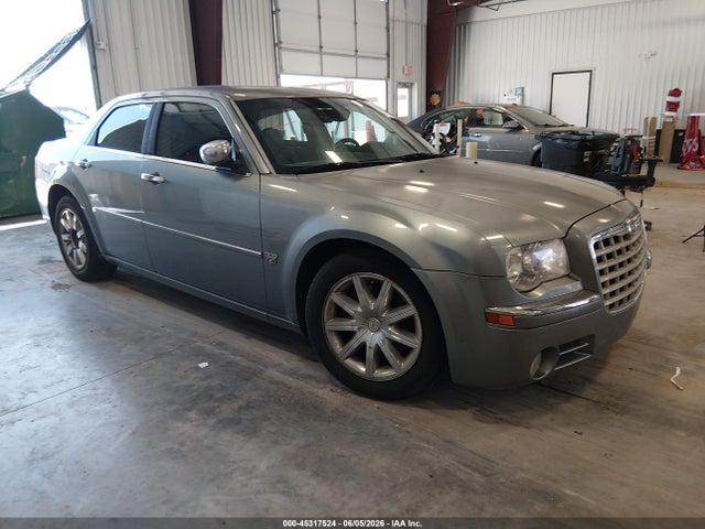 Salvage Chrysler 300c Image