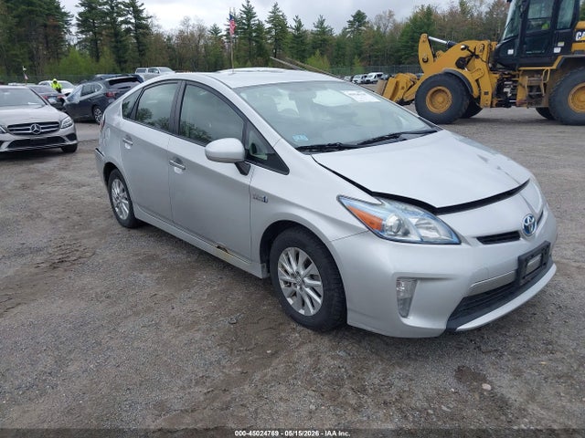 Salvage Toyota Prius Image