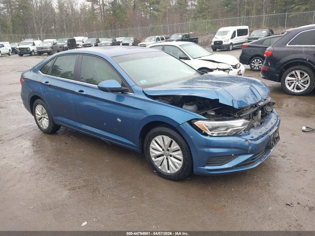 Salvage Volkswagen Jetta Image
