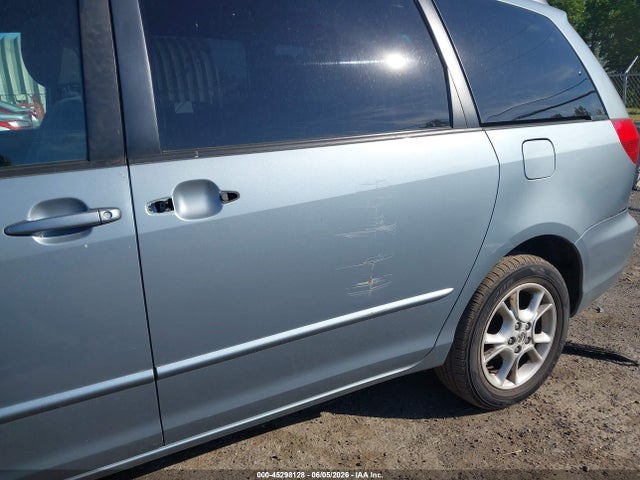 Toyota Sienna Le