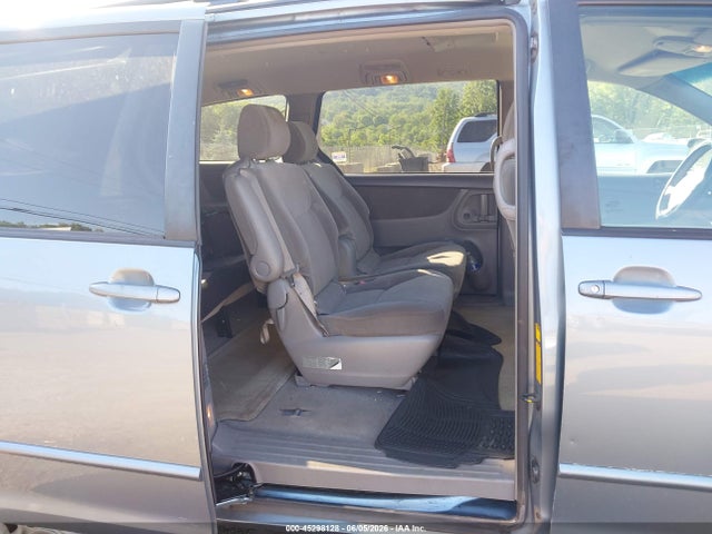 Toyota Sienna Le