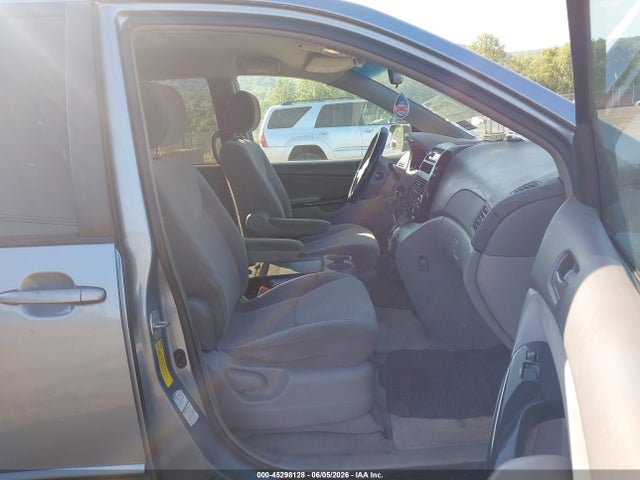 Toyota Sienna Le
