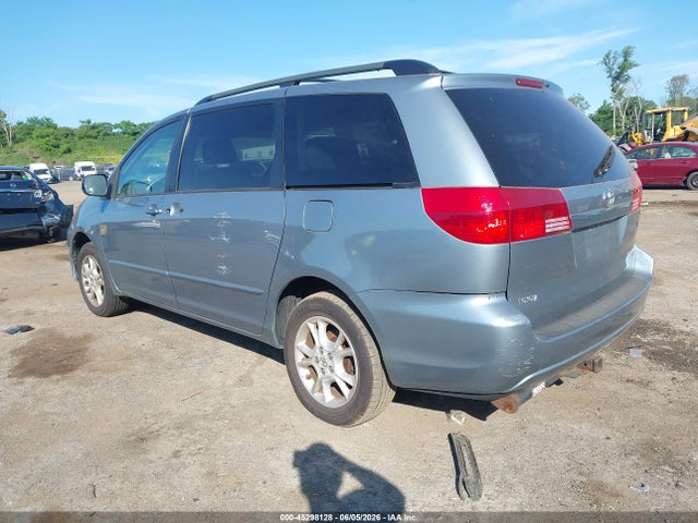 Toyota Sienna Le